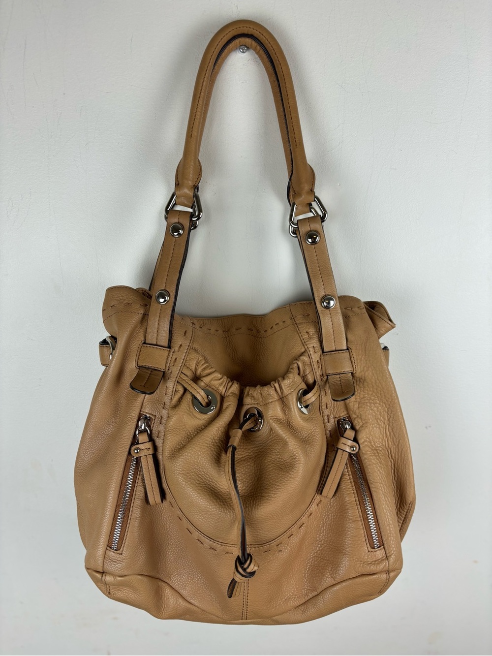 B Makowsky Leather Slouchy Hobo Shoulder Bag in Tan/Camel Shade